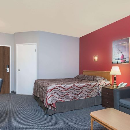 Super 8 Mount Hope/Hamilton International Airport Hotel Buitenkant foto