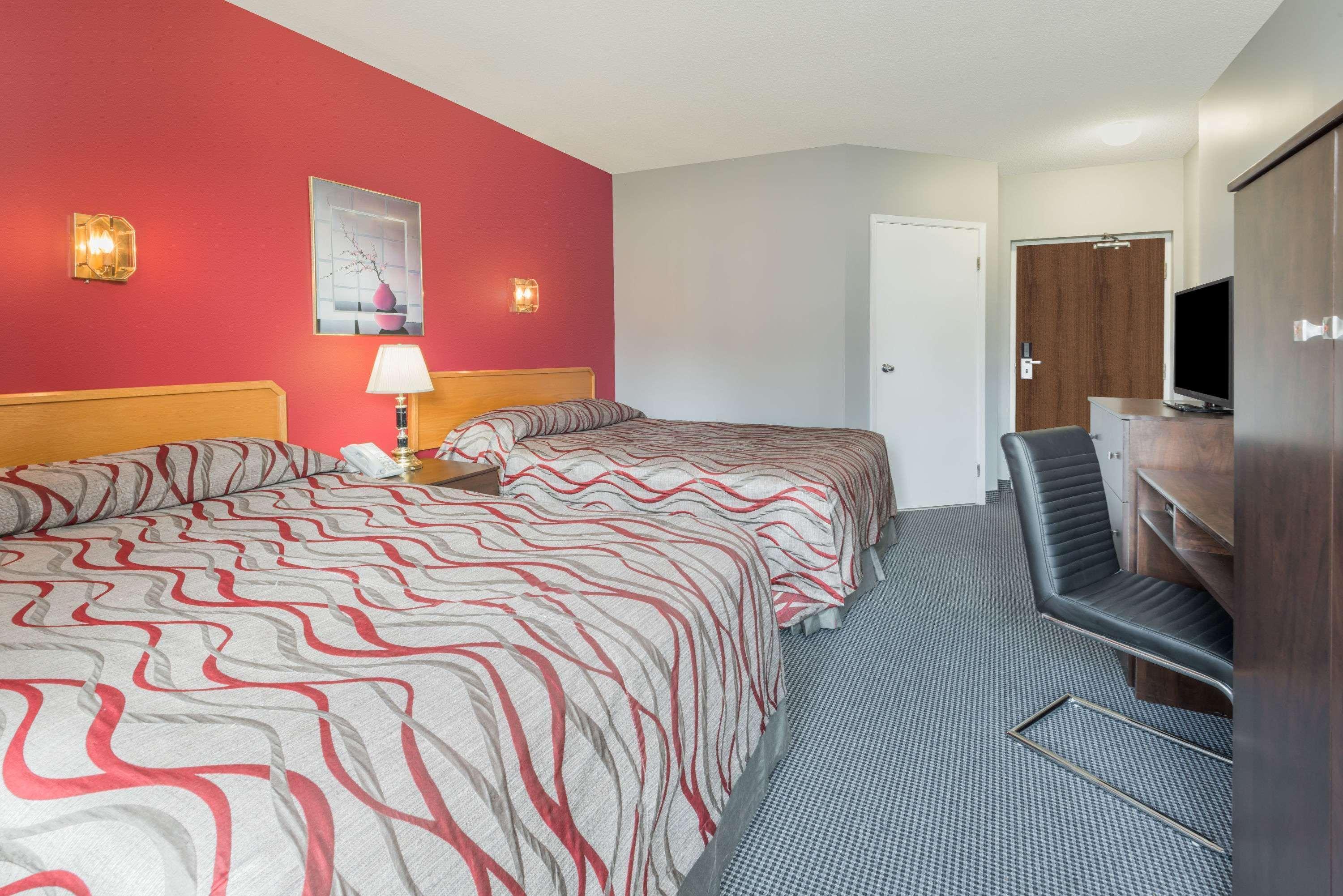 Super 8 Mount Hope/Hamilton International Airport Hotel Buitenkant foto
