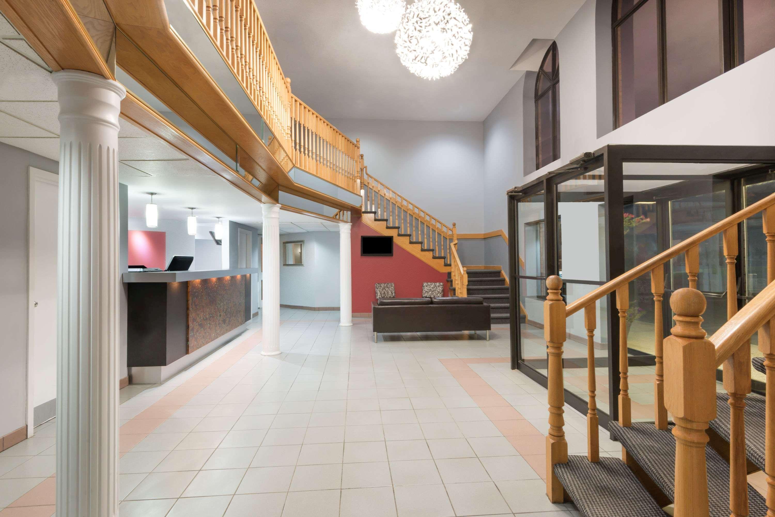 Super 8 Mount Hope/Hamilton International Airport Hotel Buitenkant foto